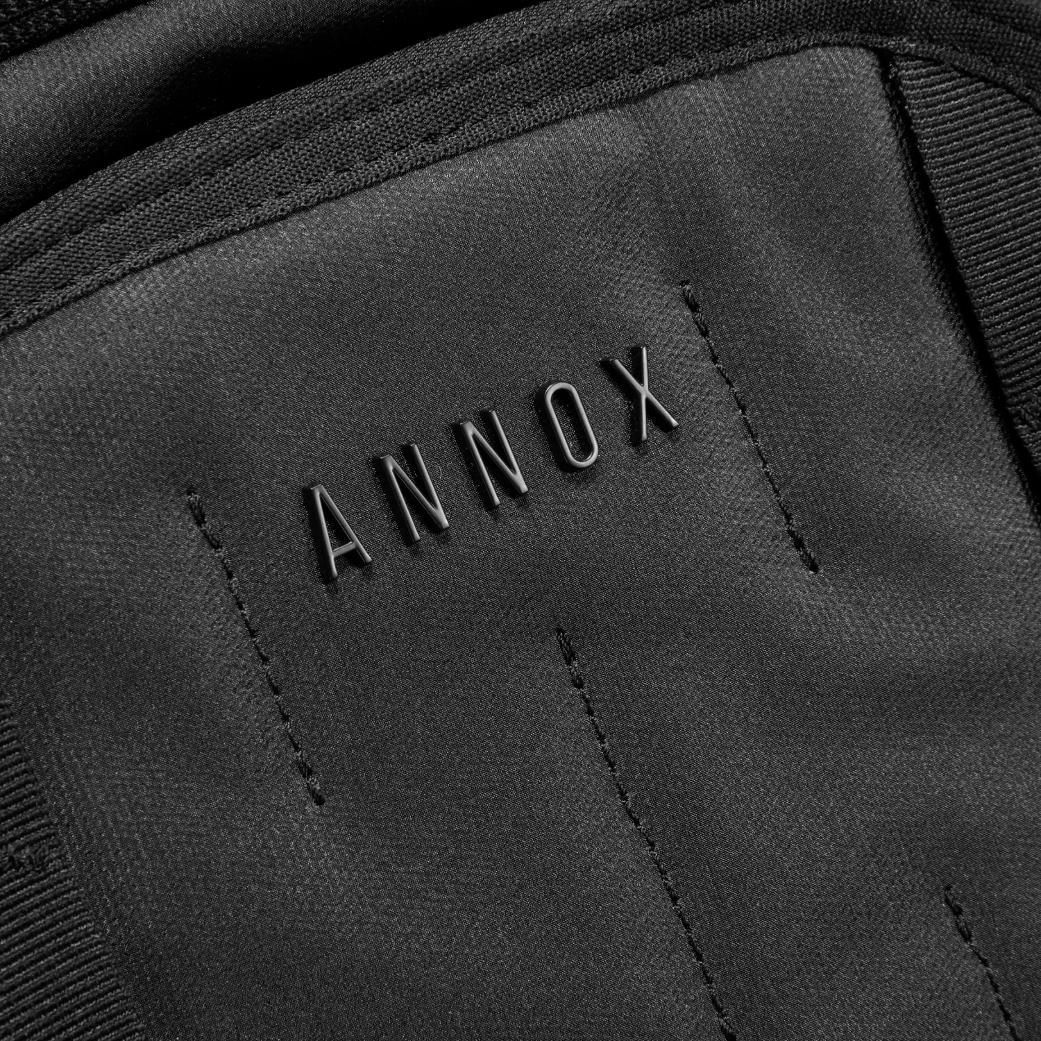 Annox Vault 28L - Sac à Dos Déperlant pour le Ski, le Sport et le Voyage